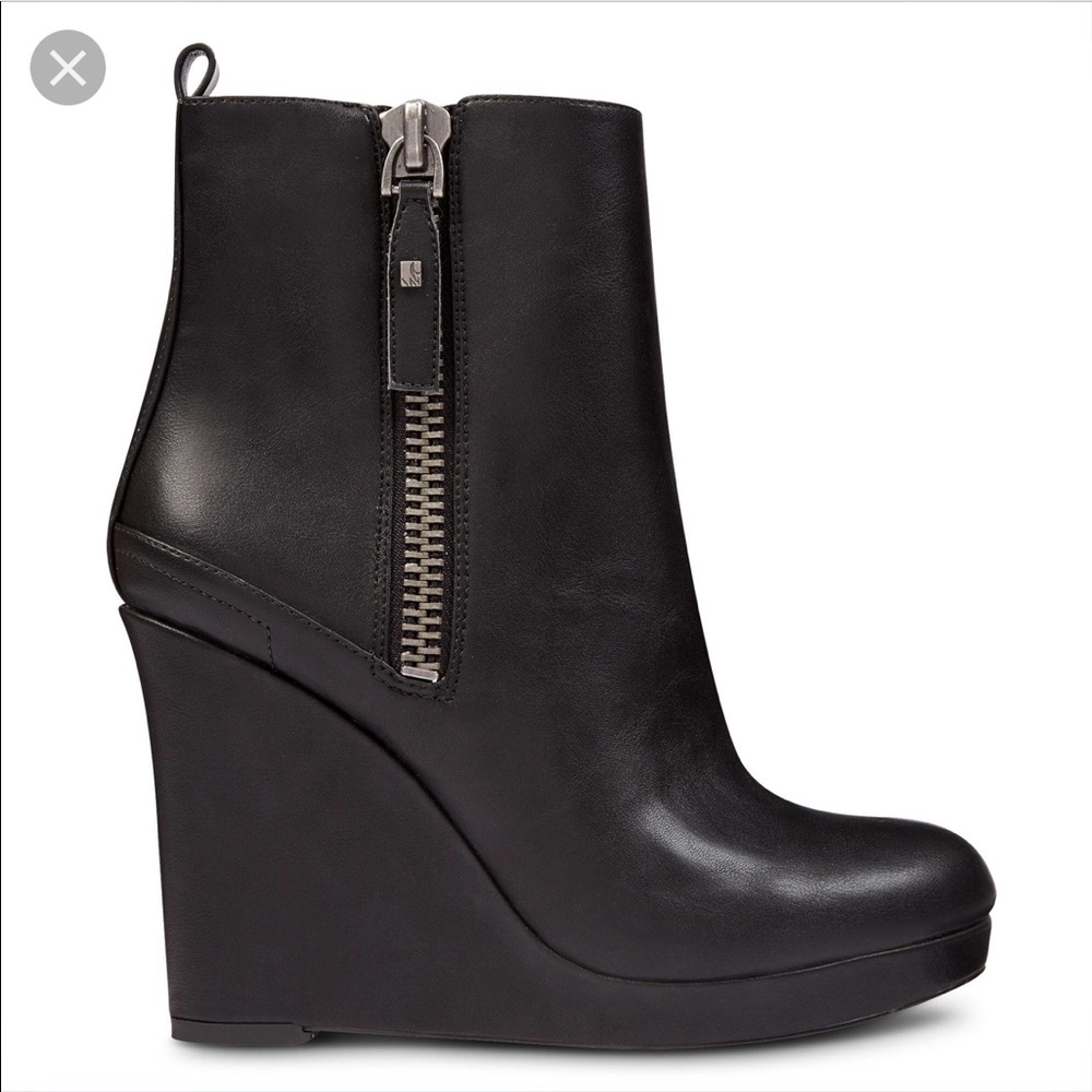 Nine West Hartnsol Black Wedge Booties Size 8